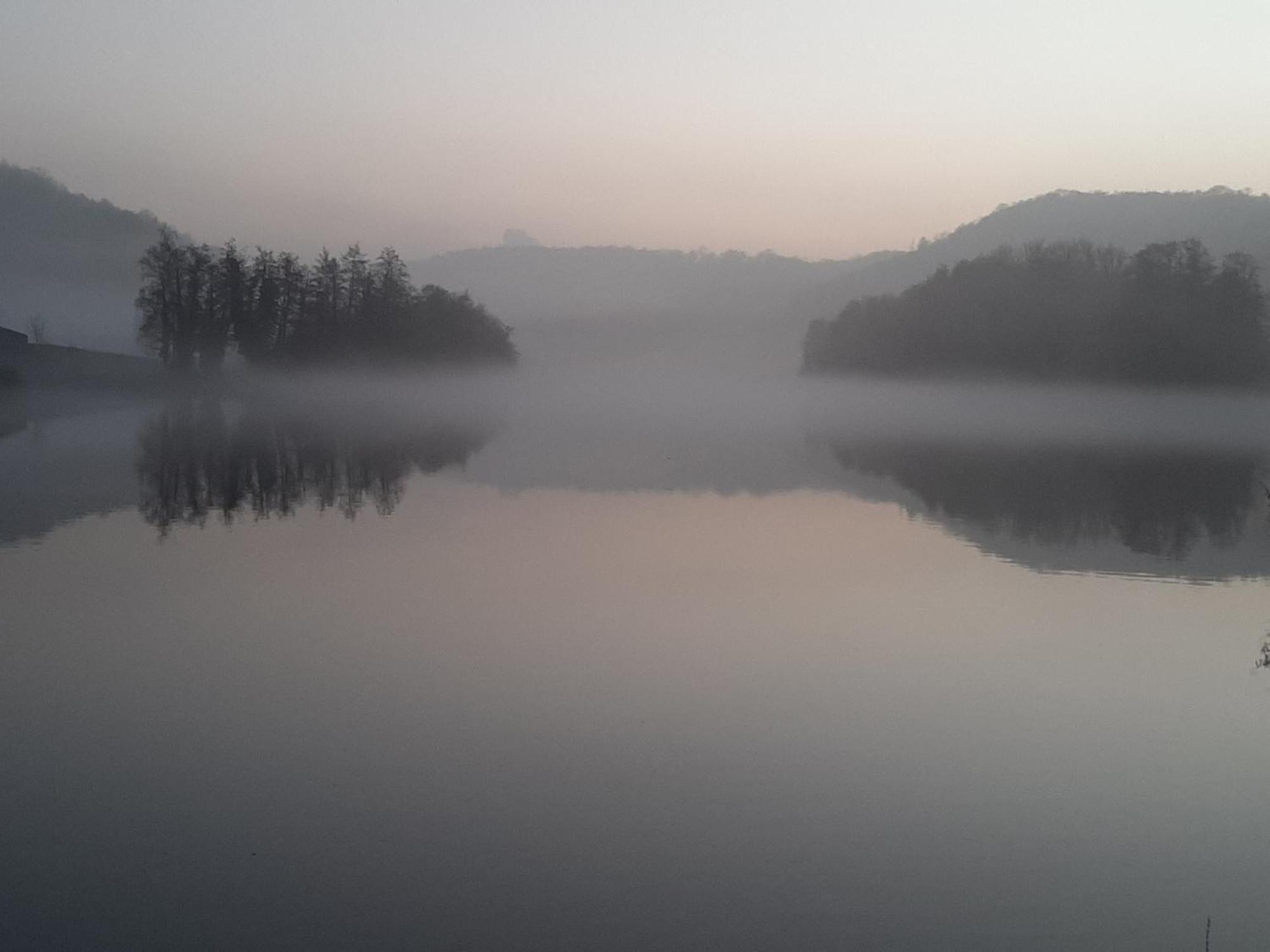 Een Thuis In De Condroz Waulsort Exteriér fotografie